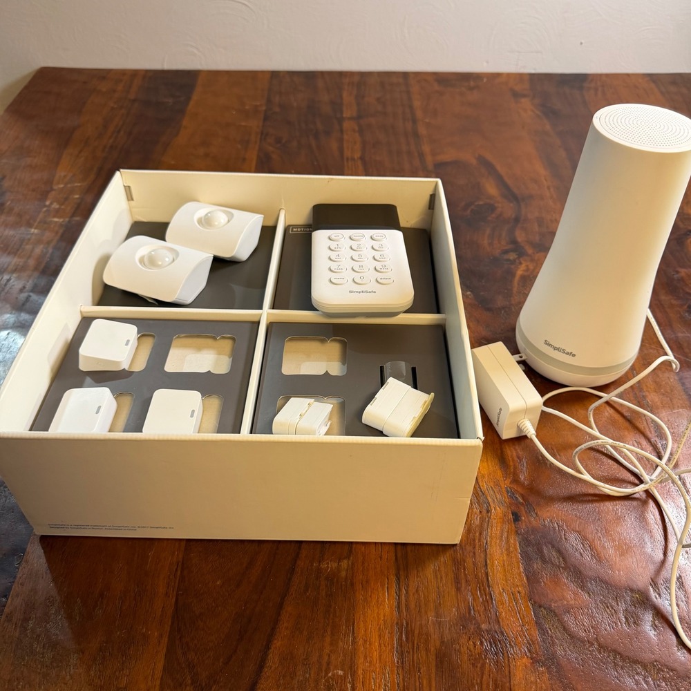 SimpliSafe Home Security System Base Station Keypad Motion & Entry Sensors White